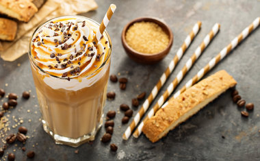 Delicioso café gelado servindo 4 pessoas.